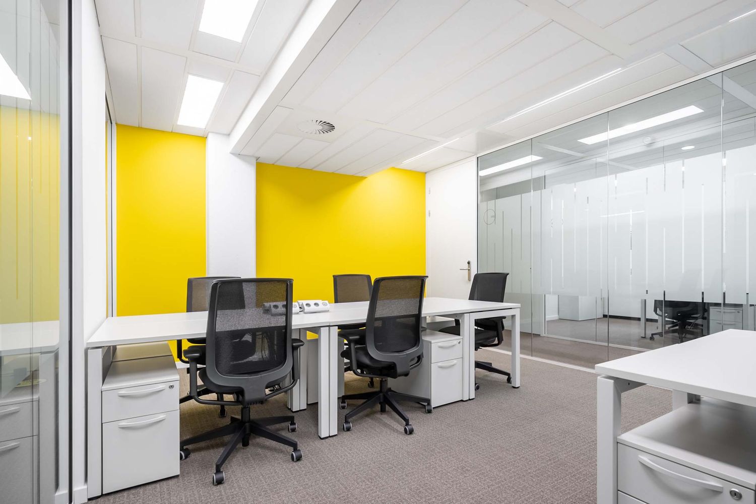 All-inclusive access to professional office space for 5 persons in West Allis